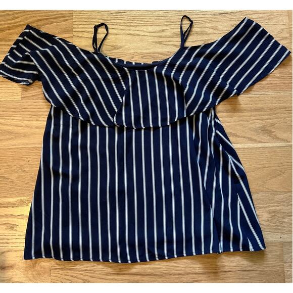 Doe & Rae Cold Shoulder Blouse - Picture 3 of 5